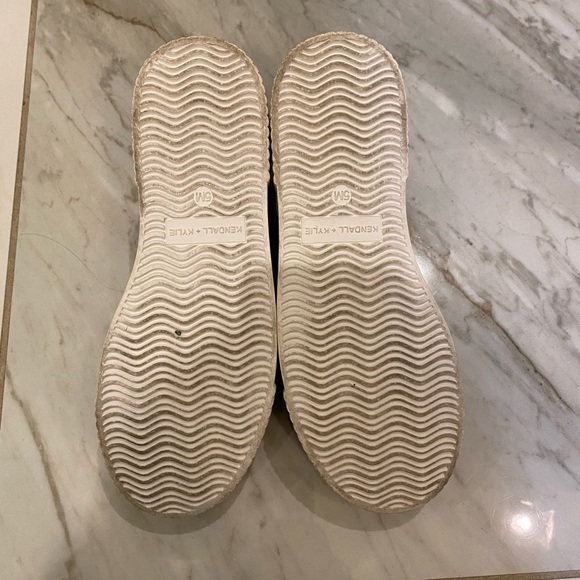 Kendall & Kylie Rose Gold Platform Sneakers. Size 5 - Picture 6 of 6